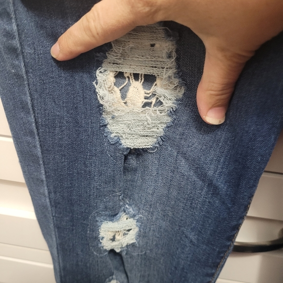 Judy Blue Lace patch Jeans - Picture 2 of 4